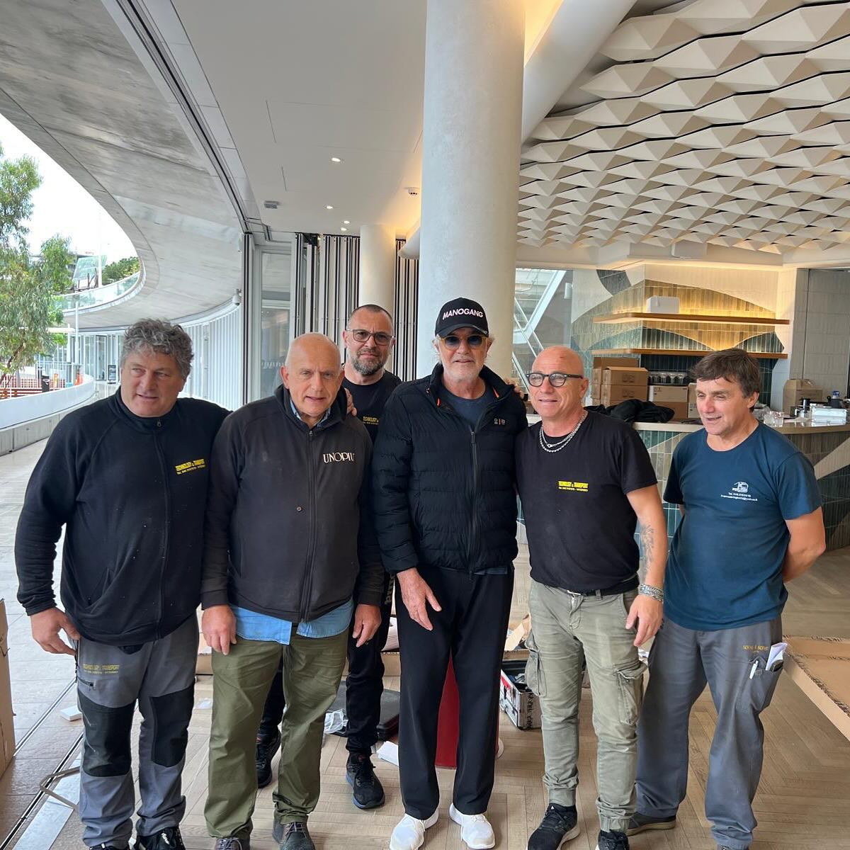 Flavio Briatore Il fantastico staff di UNOPIÙ oggi con noi a Monaco per installare il dehors de ...