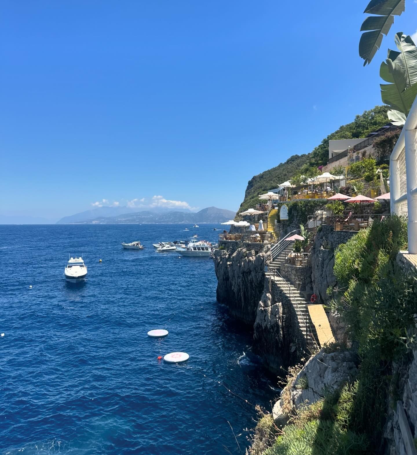 Elisabetta Gregoraci • Capri love...