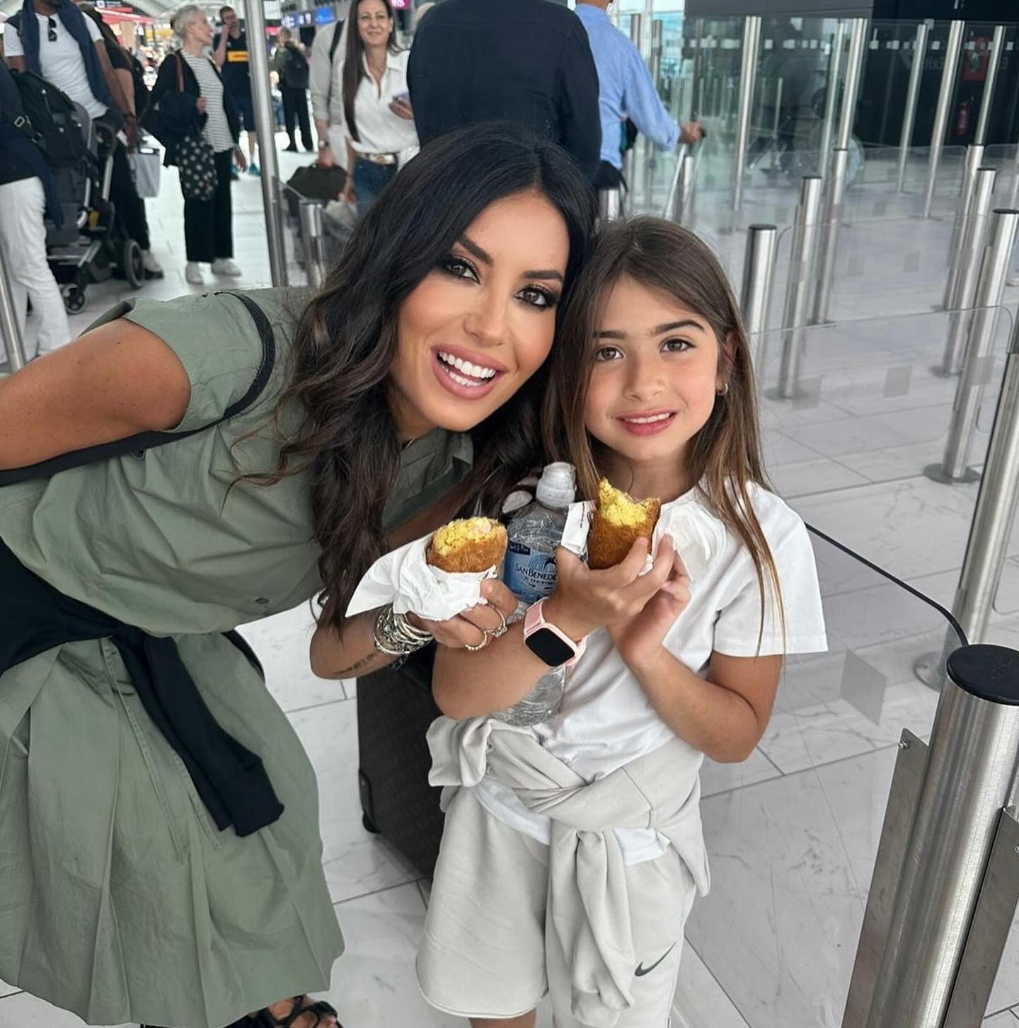 Elisabetta Gregoraci •Desiderio espresso? Family moments and…. carbs...