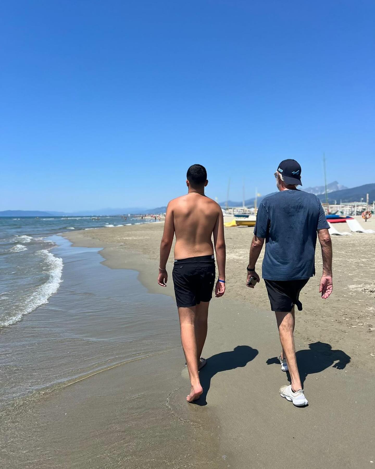 Flavio Briatore Sulla spiaggia di Marina di Pietrasanta con Falco...