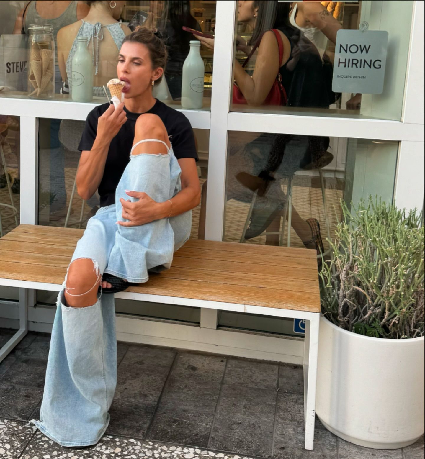 Elisabetta Canalis Crumbs...