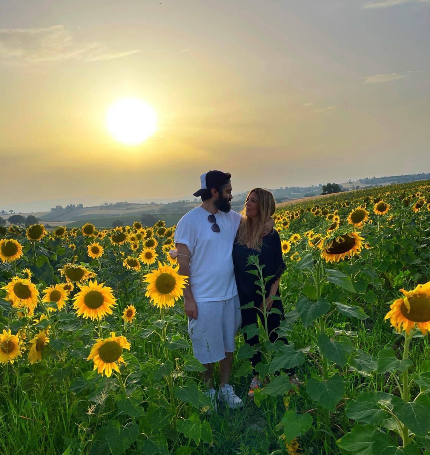 Selvaggia Lucarelli Il sole addosso. (grazie al signor Antonio che ci ha concesso il suo campo di gi...