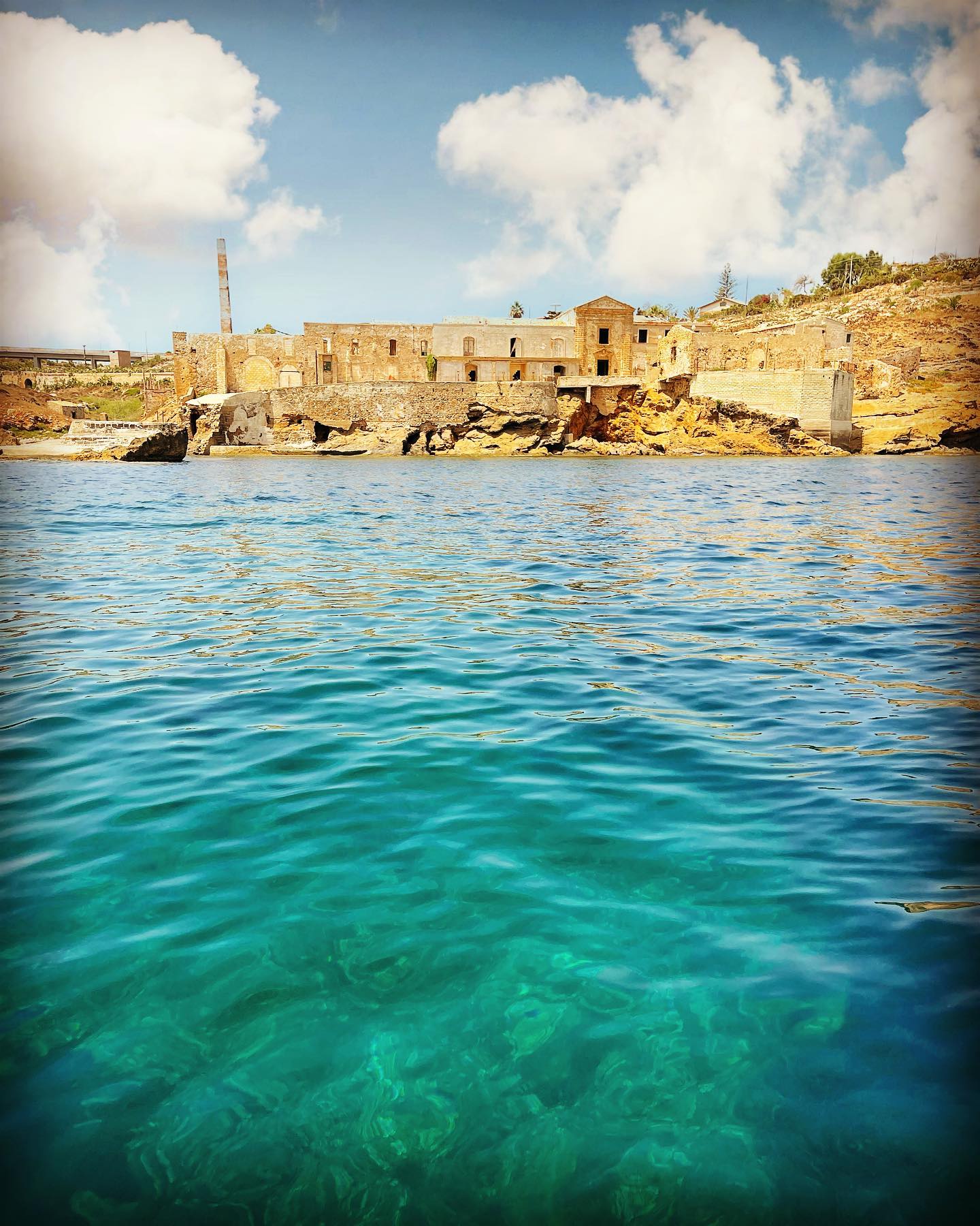 Selvaggia Lucarelli Qui si incontrano il Mar Mediterraneo e lo Ionio. Ma anche la voglia di tuffarsi...