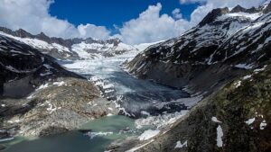 Swiss Glaciers Shrink 2.5% Due to Heat Wave and Saharan Sand This Summer