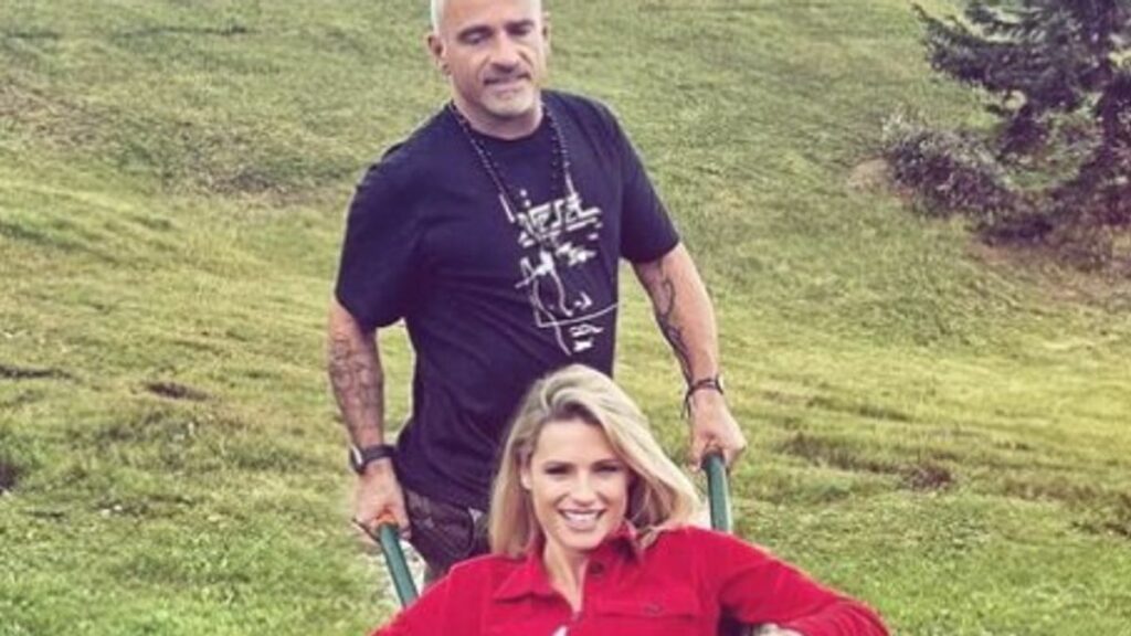 Eros Ramazzotti and Michelle Hunziker: "Grandma in a wheelbarrow"