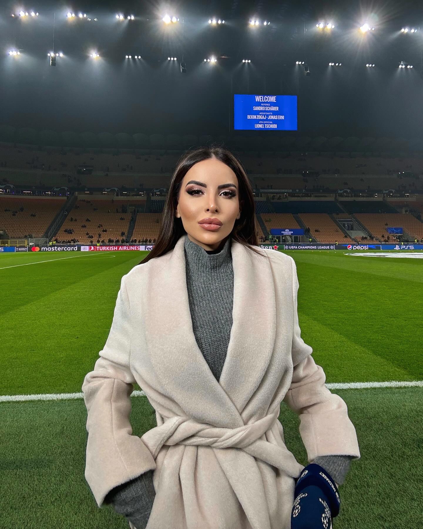 Marialuisa Jacobelli The Chaaaampions 
Inter-Real Sociedad 
0 degrees in San Siro...