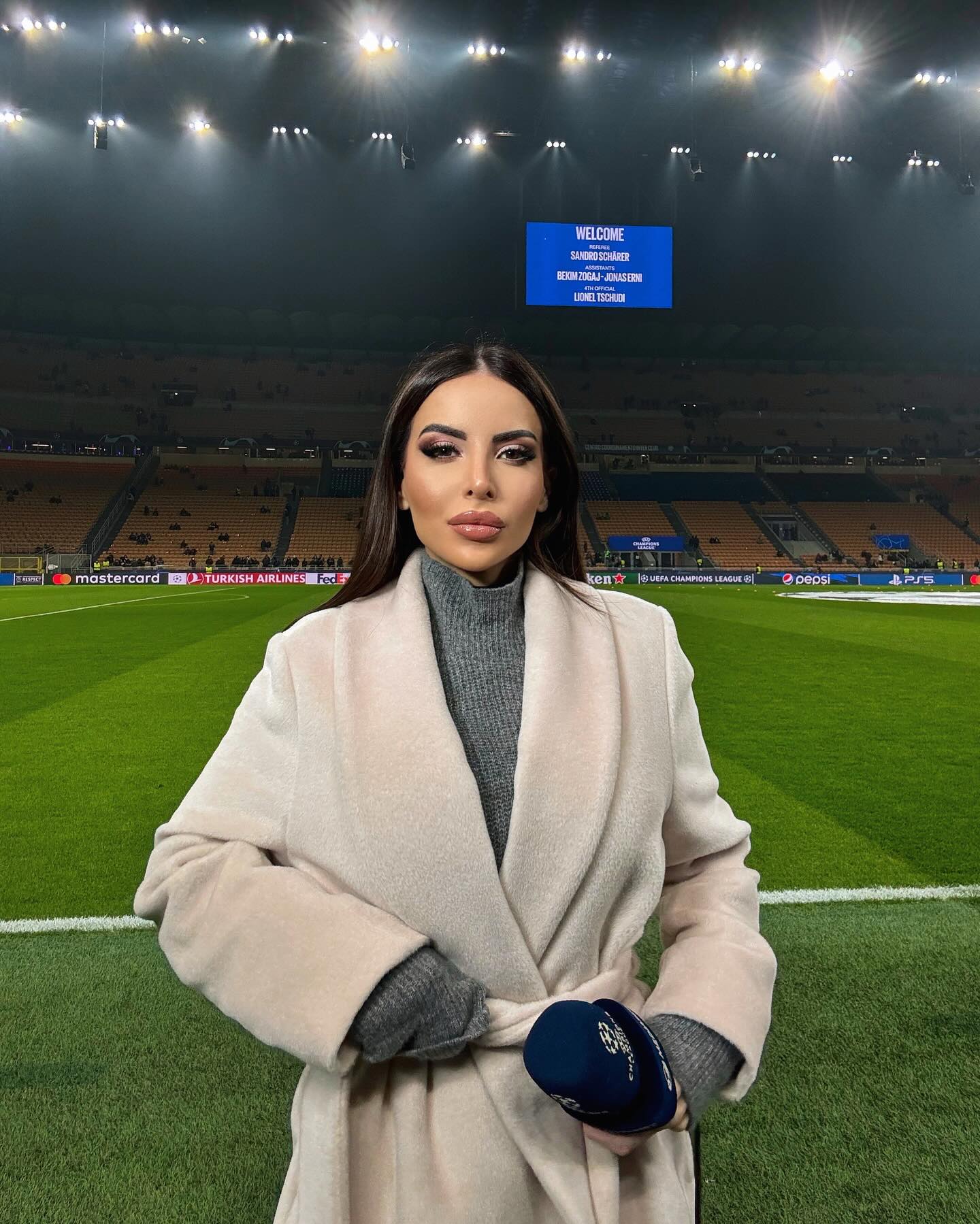 Marialuisa Jacobelli The Chaaaampions 
Inter-Real Sociedad 
0 degrees in San Siro...