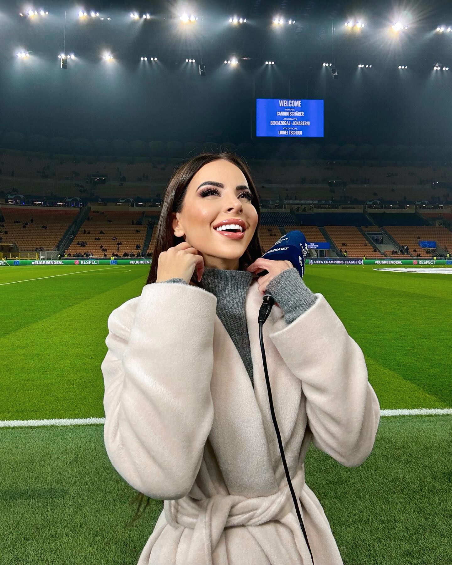 Marialuisa Jacobelli The Chaaaampions 
Inter-Real Sociedad 
0 degrees in San Siro...