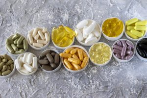 integratori-farmaci-pastiglie-pils-capsule-medicine-Depositphotos_641363998_L-1920x1280.jpg